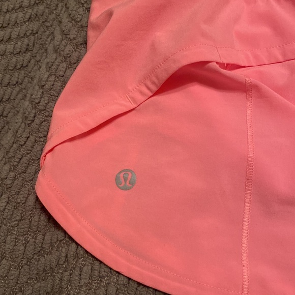 Size 6 2.5” Lululemon Speed Up Shorts Pink Shell - Picture 5 of 8